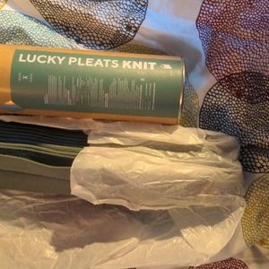 Lucky Pleats knit tote